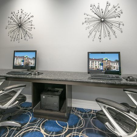 Holiday Inn Express And Suites Houston North - Iah Area By Ihg Exterior photo