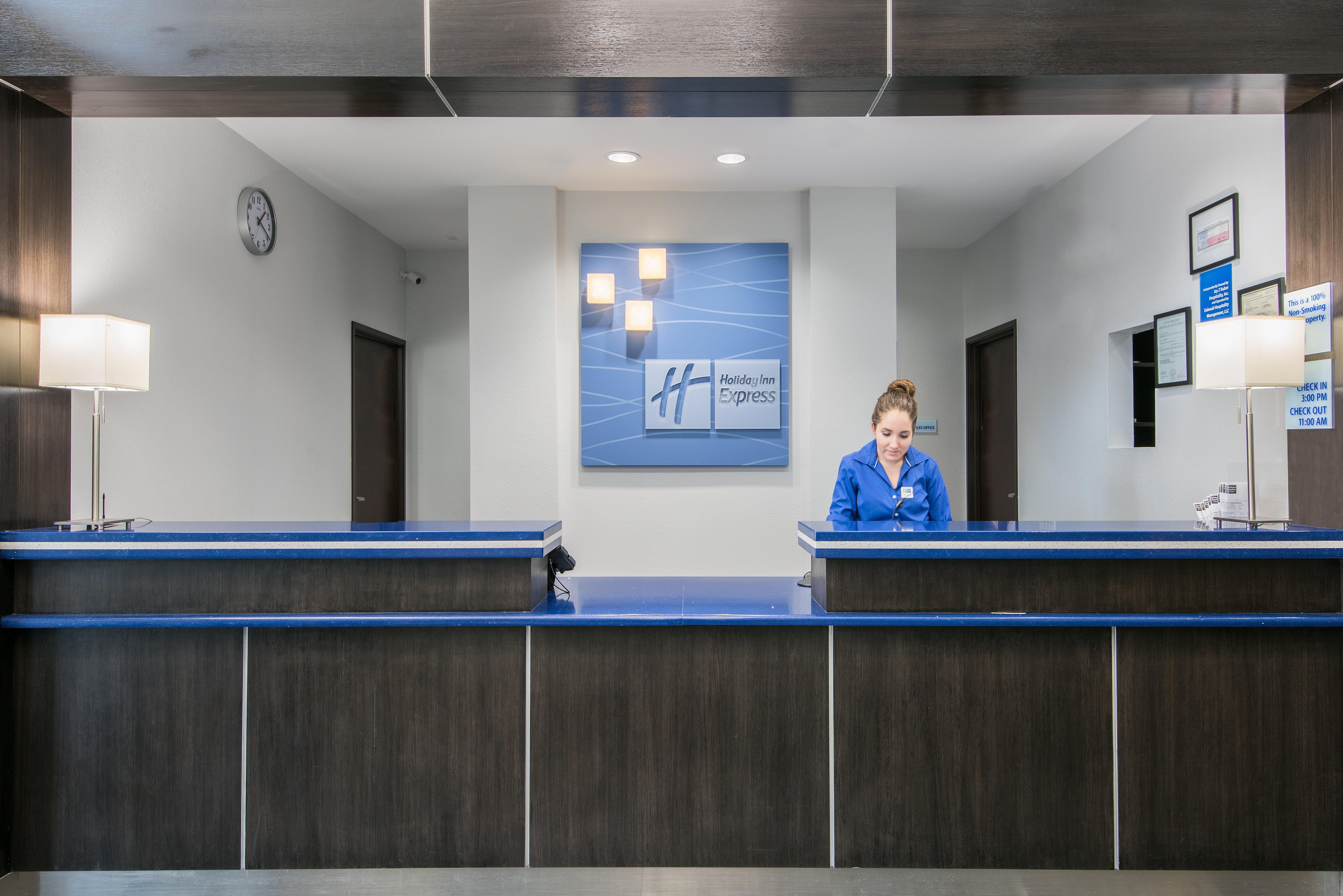 Holiday Inn Express And Suites Houston North - Iah Area By Ihg Exterior photo