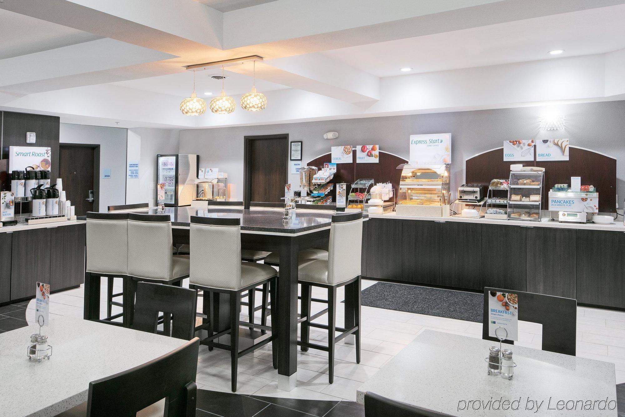 Holiday Inn Express And Suites Houston North - Iah Area By Ihg Exterior photo
