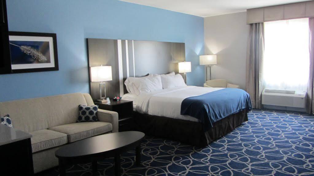 Holiday Inn Express And Suites Houston North - Iah Area By Ihg Exterior photo